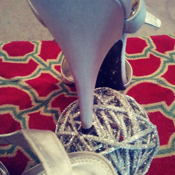 High heels - Picture 3 of 5